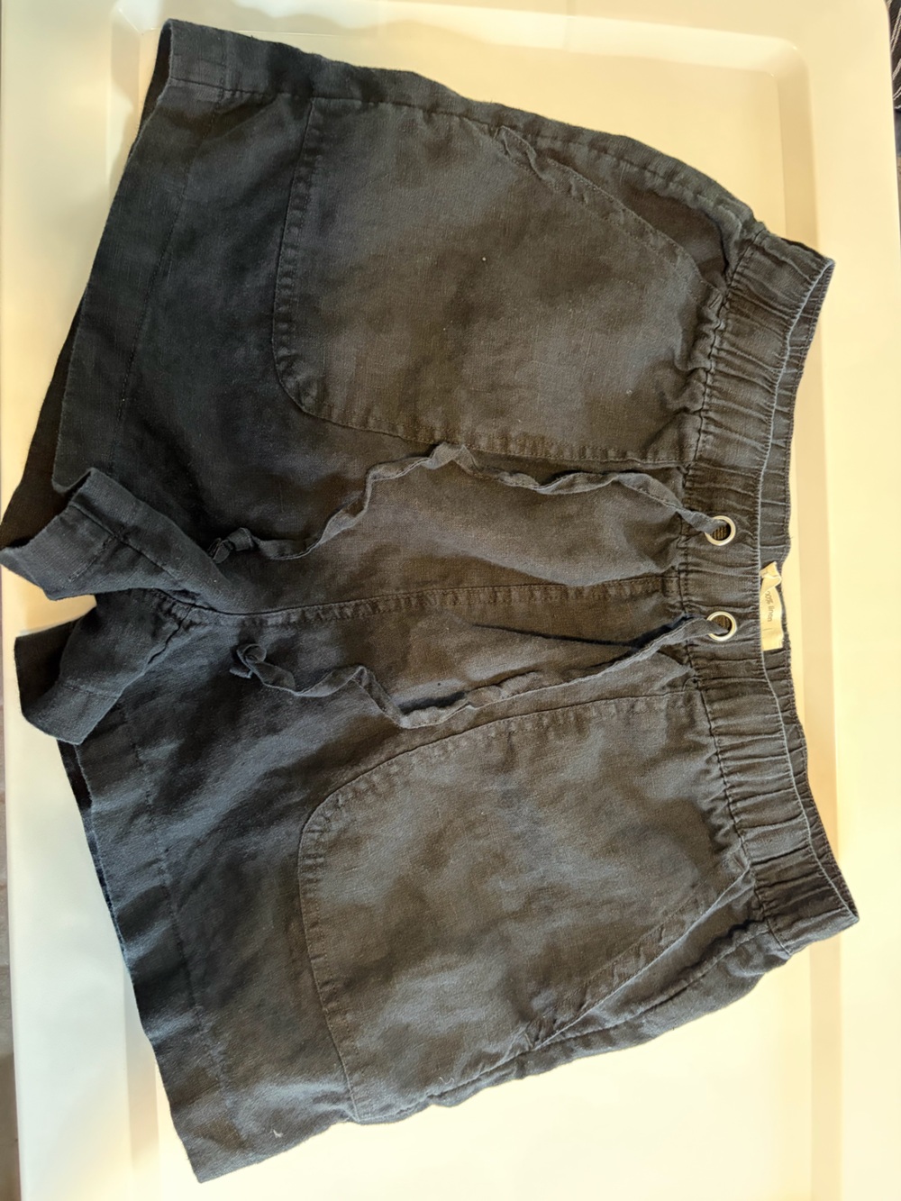 Women’s Elastic Waist Linen-Blend Shorts in Black